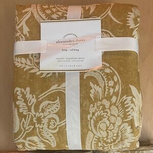 Pottery Barn Alessandra Duvet and shams (3) in Harvest Gold